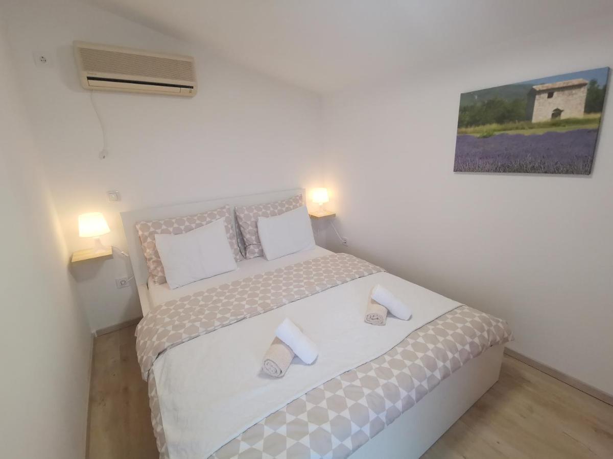 Old Town Paklenica Apartment Starigrad Paklenica Bagian luar foto